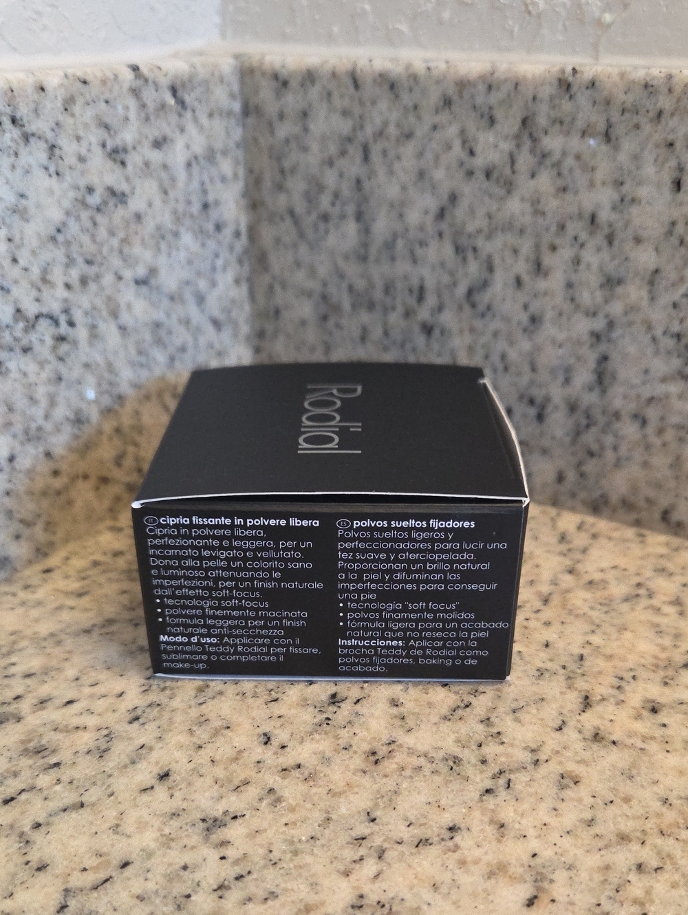 Rodial Glass Powder Loose Blurring Powder - Picture 8 of 8